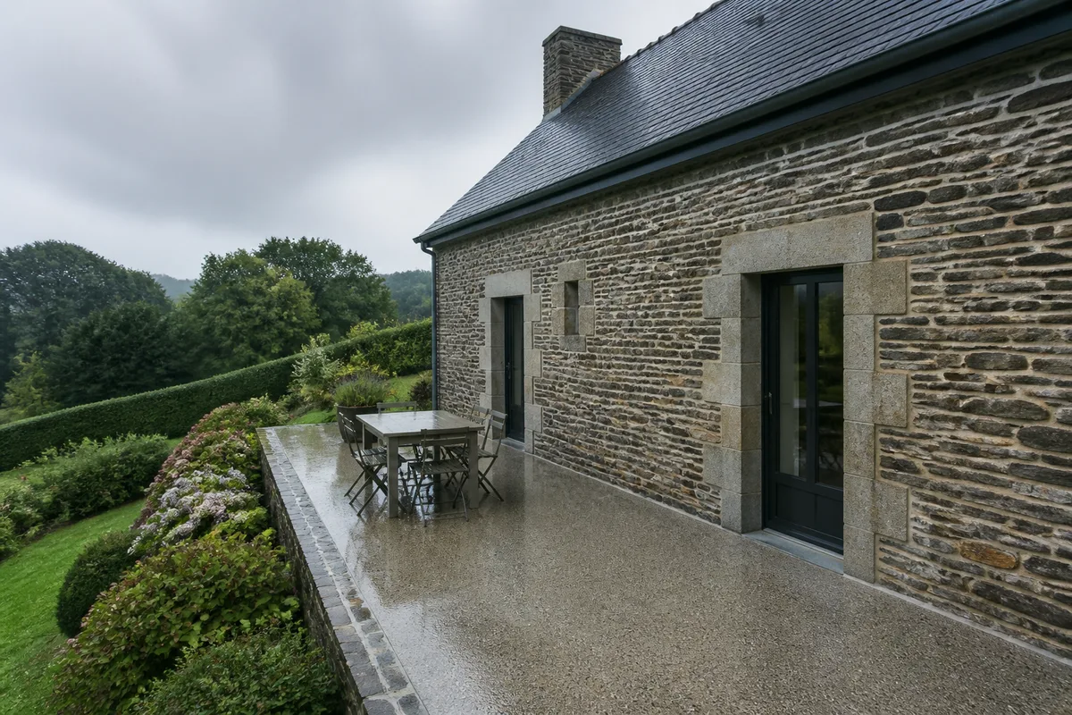 Maçon terrasse à Quimperlé : dalle, pente et prix au m²