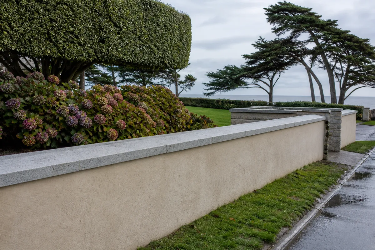 Muret de clôture à Moëlan-sur-Mer : prix, règles et tenue